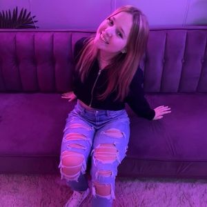 need to get rid of all my old things i don’t wear anymore loll